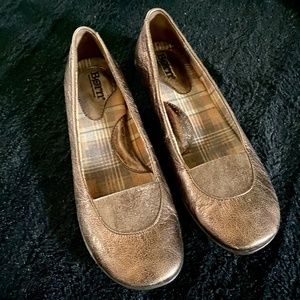 Born Bronze Leather Cushioned Round Toe Flats Size 7.5